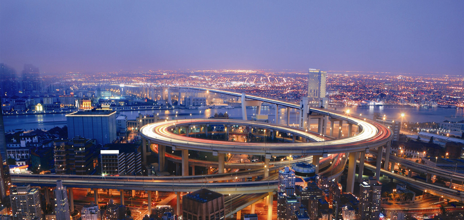  开拓进取 创造未来